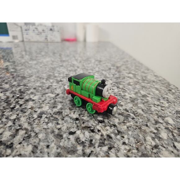 Thomas & Friends Take Along | Take N Play PERCY #6 2002 | DIECAST Magnetic Train - Picture 1 of 7